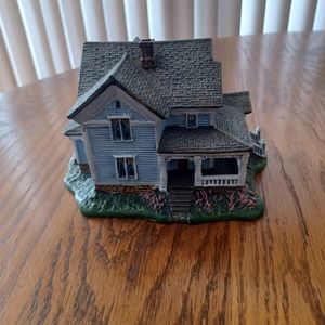 Town Hall Collectibles 1998 Lang And Wise Corner Porch House